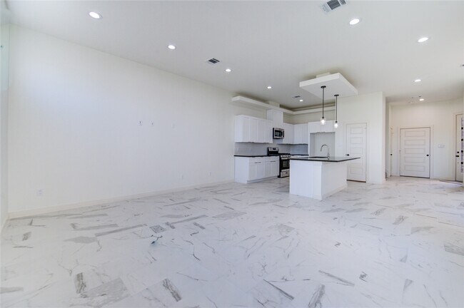 Building Photo - 2919 El Fenice Ln