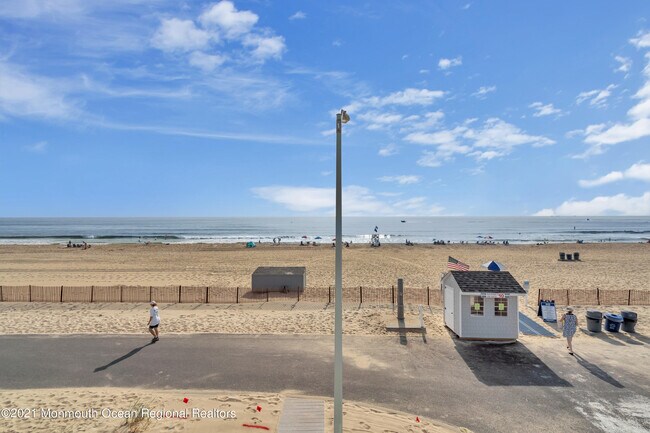 Building Photo - 369 Beach Front