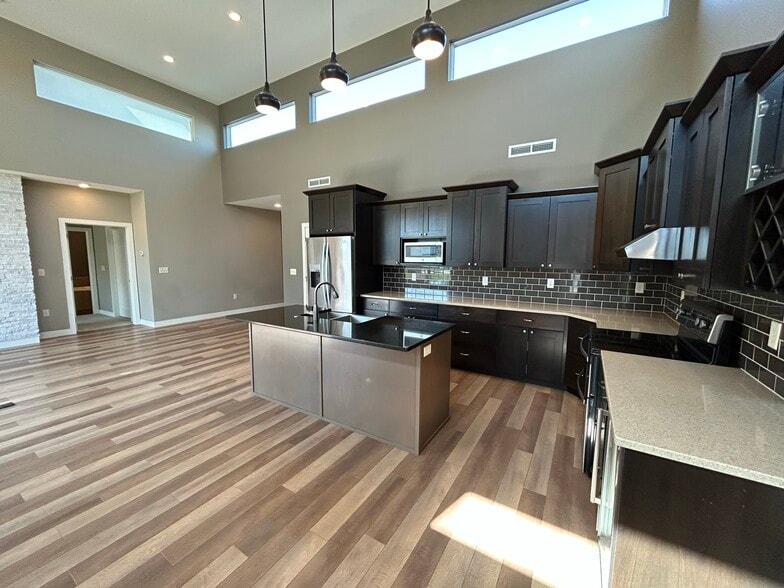 Building Photo - 3955 Ivy Dr