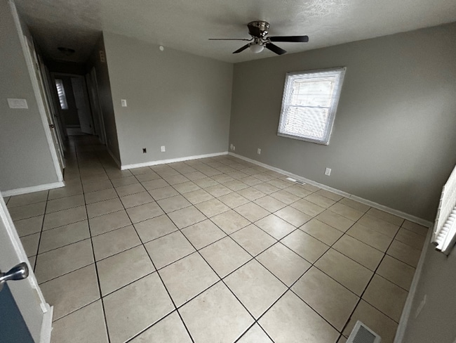 Building Photo - 1422 W 35th St