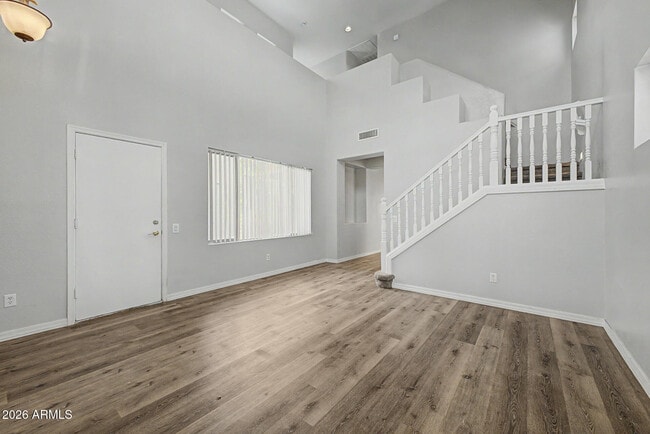 Building Photo - 9442 W Palm Ln