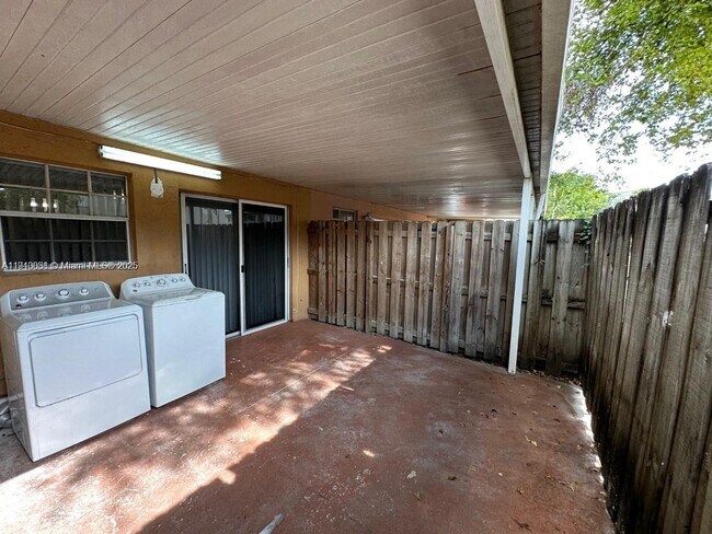 Building Photo - 7510 SW 152nd Ave