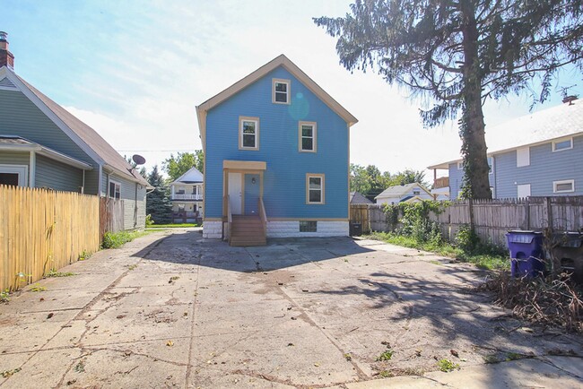 Building Photo - Must See!! Renovated Spacious Single Family House!