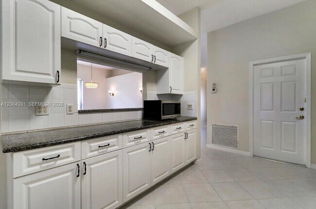 Building Photo - 2752 Barclay Ln