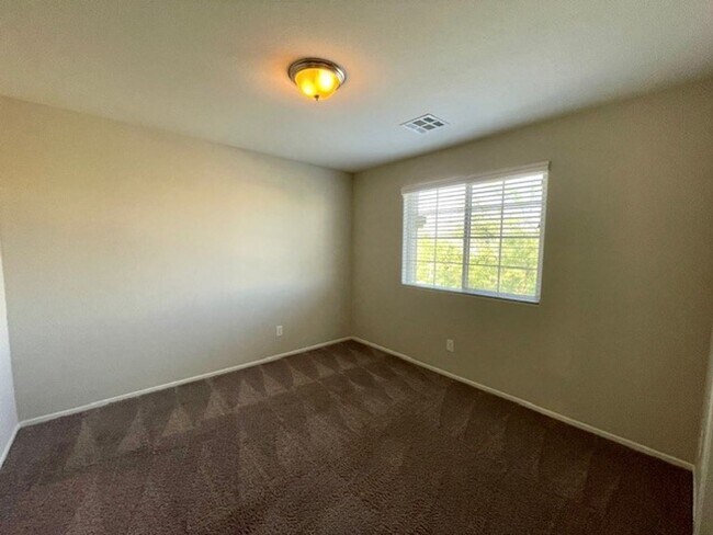 Building Photo - Beautiful South West Home-Coming Soon-8/21/26!