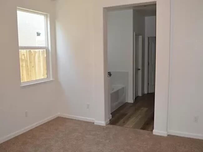 Building Photo - 4450 Lacy Ln