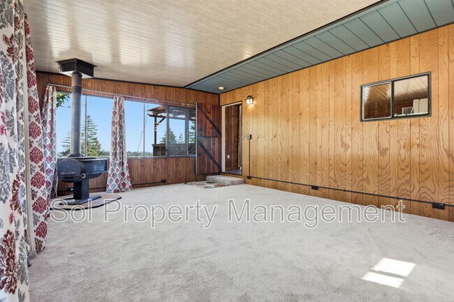 Building Photo - 1005 Summit Rd