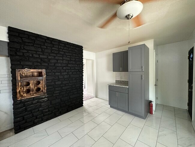 Building Photo - 5125 Bigelow Dr