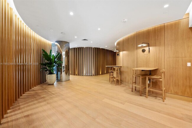 Building Photo - 2655 S Bayshore Dr