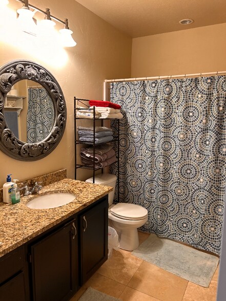 Building Photo - 2501 Prairie View Dr