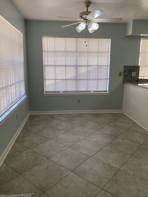 Building Photo - 9911 Sagegreen Dr