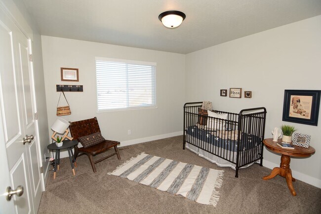 Building Photo - Luxury Tremonton Town-Home for For Rent