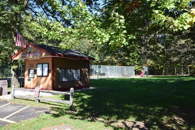 Building Photo - 12-12 Strawberry Bank Rd