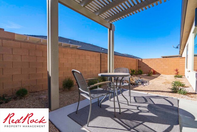 Building Photo - 2 Bedroom Fully Furnished Home In Sun River Community for 55 years and older with a firm 6 Month ...