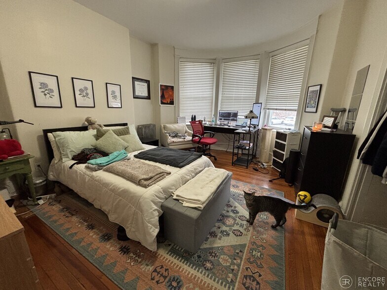 Building Photo - 1595 Beacon St