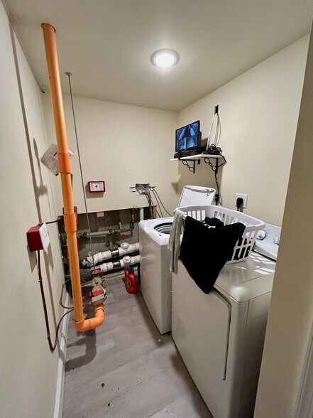 in-unit laundry - 1626 N Willington St