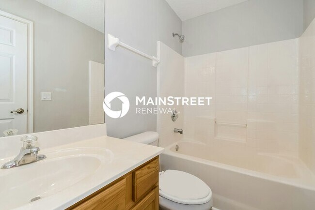 Building Photo - 3 Bedroom Pet-Friendly Home in Jacksonville, FL with Main Street Renewal