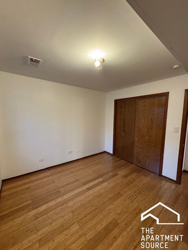 Building Photo - 7427 N Western Ave