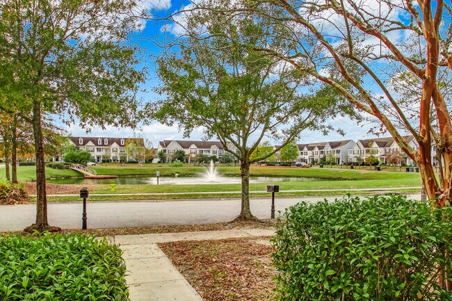 Building Photo - 34 Bushwood Dr