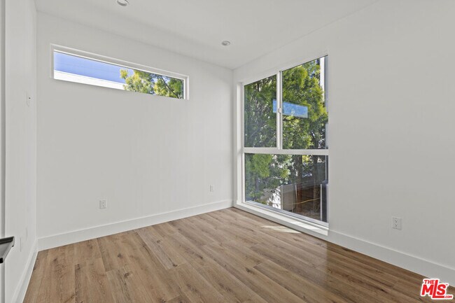 Building Photo - 10917 Hesby St
