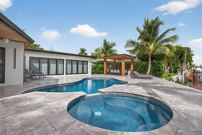 Building Photo - 160 SE 3rd Ct