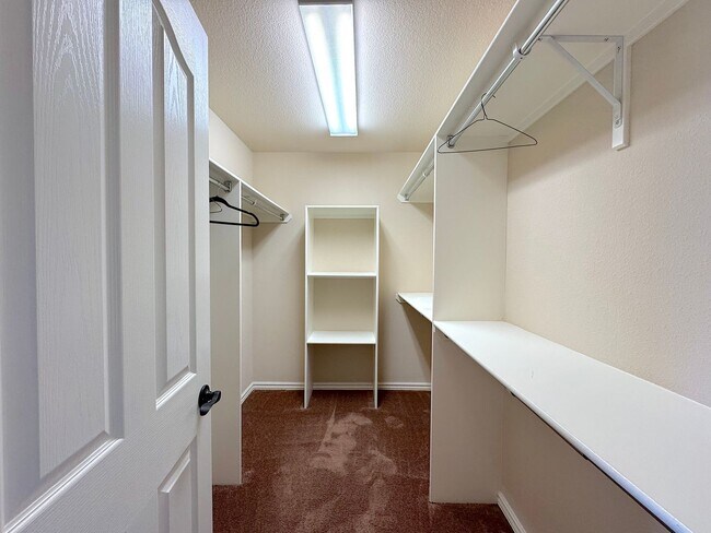Building Photo - West El Paso 4bed/3bath + office - Refrig ...