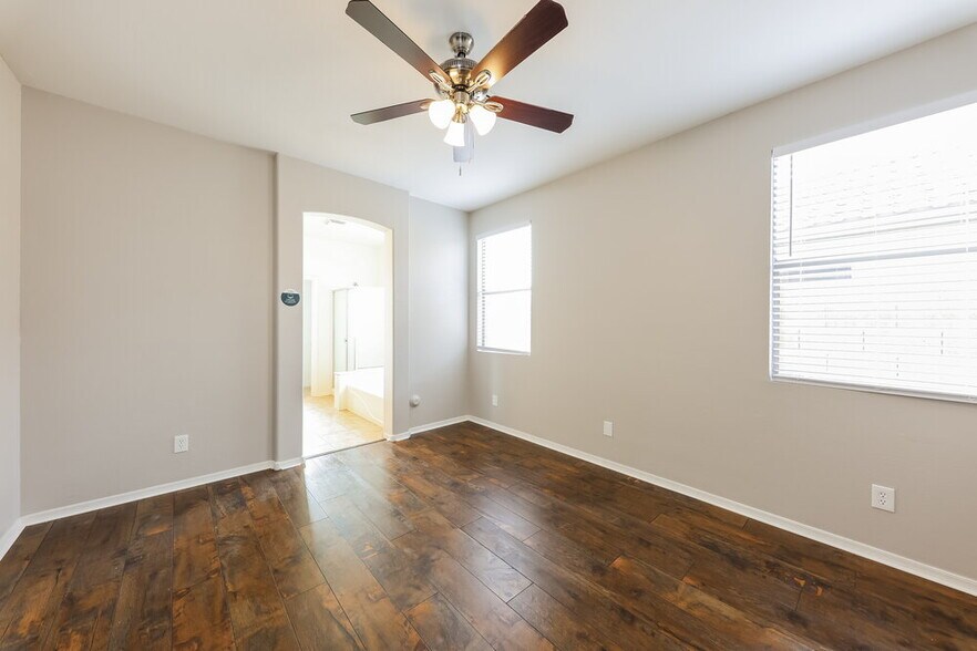 Building Photo - 9451 W Ross Ave