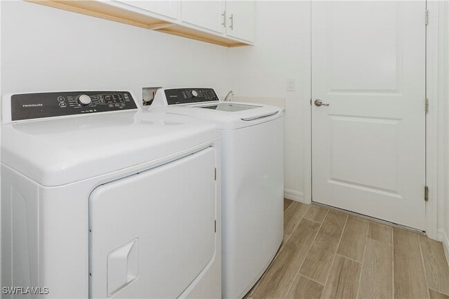 Building Photo - 5947 Sunningdale St