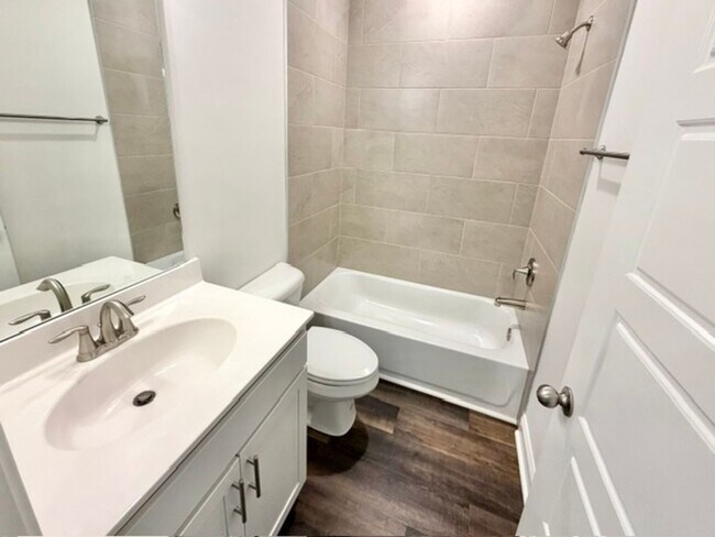 Building Photo - 5317 Aylesbury Ln
