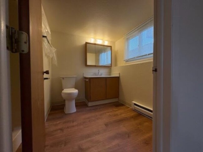 Building Photo - Modern 2-Bed, 1-Bath Fourplex Unit for Ren...