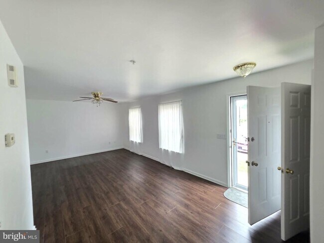 Building Photo - 1011 Granite Ct