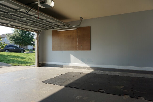 Building Photo - 127 Bronze Cir