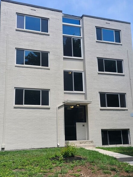 Building Photo - 2700 Texas Ave SE