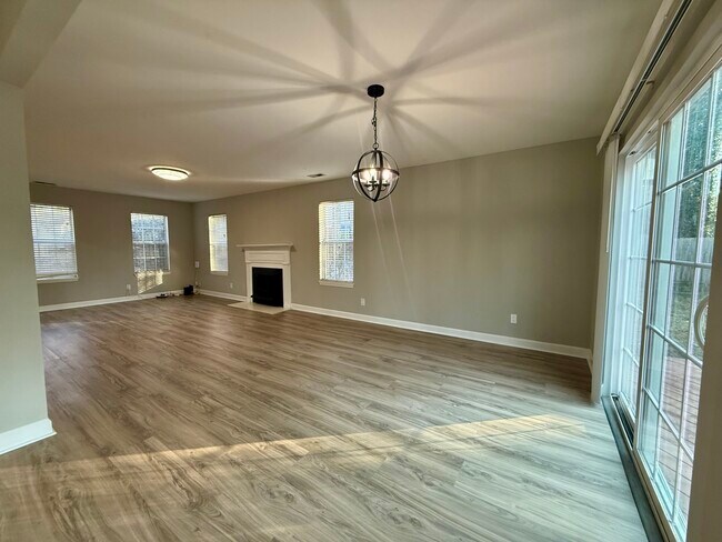 Building Photo - 27 Montford Ct