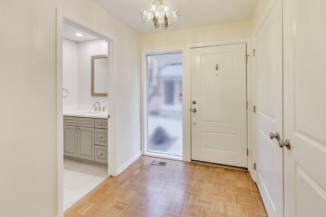 Building Photo - 475 Laurel Ave