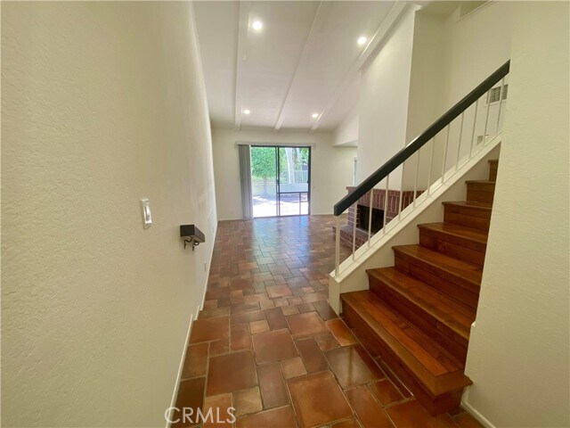 Building Photo - 809 Creekside Dr