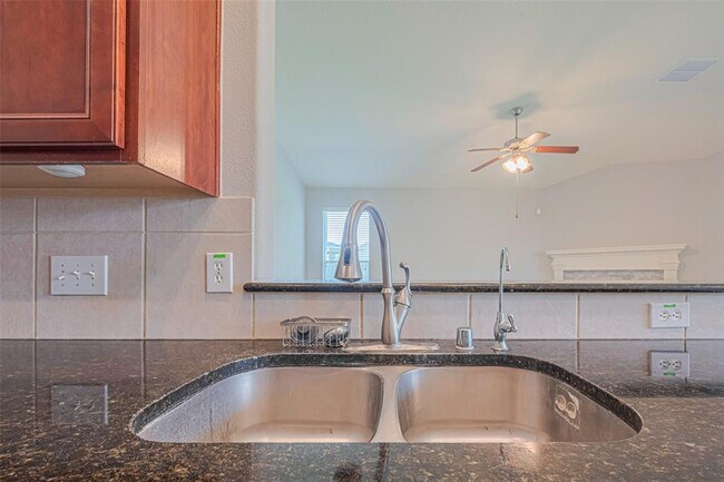 Building Photo - 2502 Oakthorn Ct