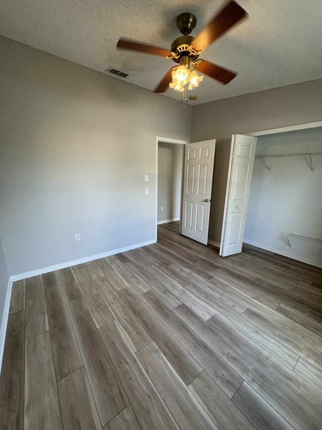 Building Photo - 5100 Mentmore Ave