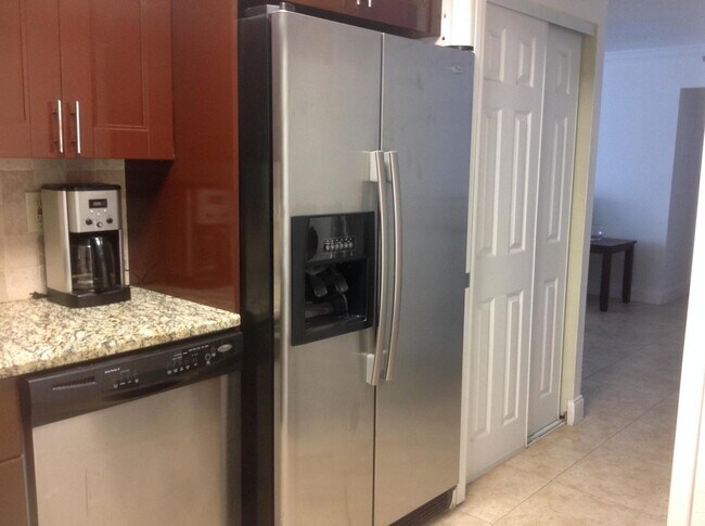 Building Photo - 3221 S Ocean Blvd