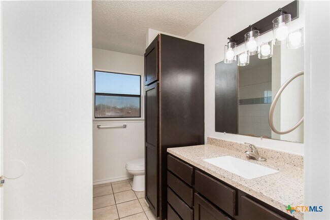 Building Photo - 2104 Corona Dr