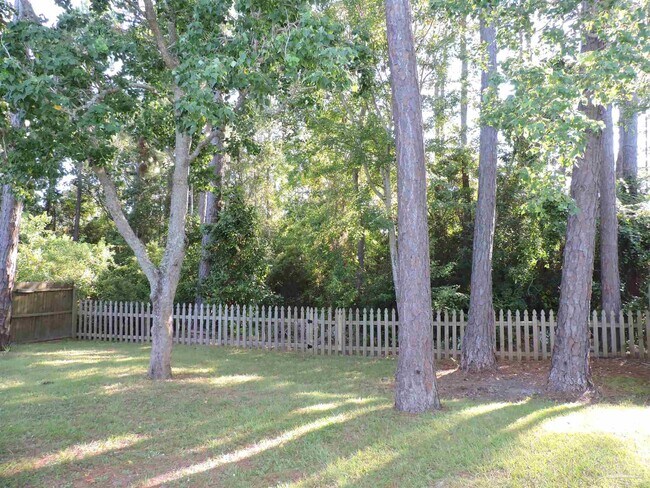 Building Photo - 2541 Gulf Breeze Ave