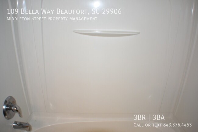 Building Photo - 109 Bella Way