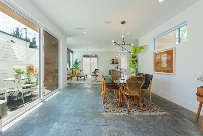 Building Photo - Federal Pearl Villas