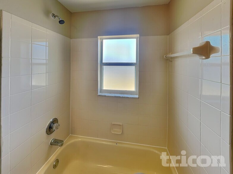 Building Photo - 7152 Summit Dr