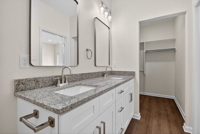 Building Photo - 3109 W 11th St