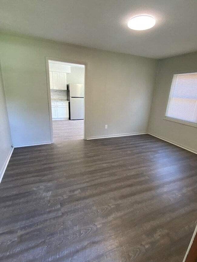 Building Photo - Quiet Living and close to the Back Gate