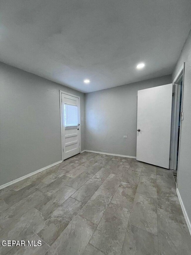Building Photo - 10216 Celedon Cir