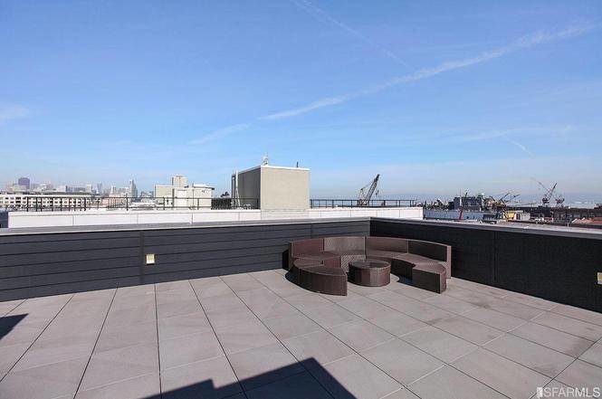 Community rooftop - 616 20th St