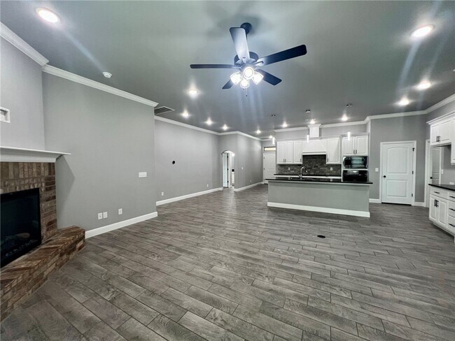 Building Photo - 2350 Cameo Ln