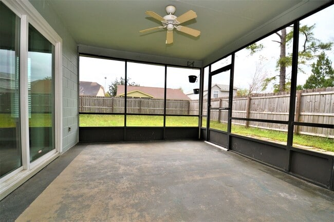 Building Photo - Upgraded Oviedo Home - Screened porch, fenced back yard, wood floors